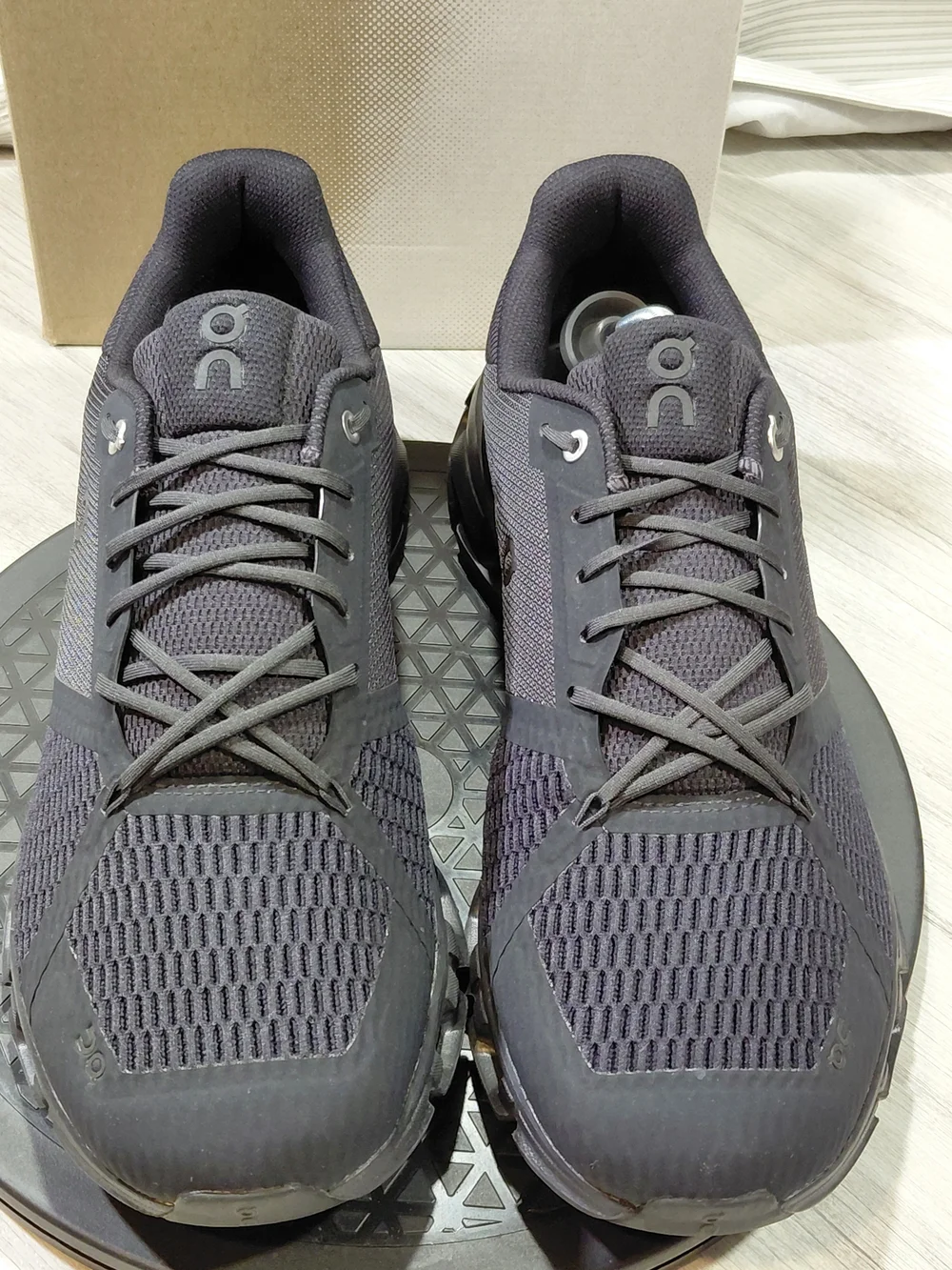 NWT On Mens Cloudflyer Triple Black Running Shoes SIZE MENS 11